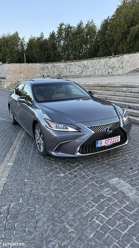 Culoaregri Utilizat 2021 Lexus ES300H Luxury Line Berlinǎ | 29.990 EUR (Preț OK) - Imagine 1/4