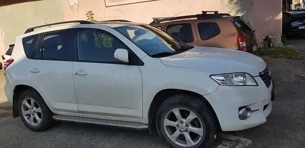 Alb Utilizat 2011 Toyota RAV4 SUV | 7.900 EUR (Preț bun) - Imagine 1/4