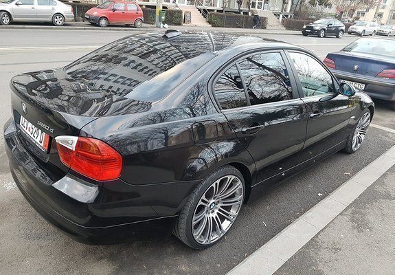 Negru Utilizat 2006 BMW 120 Hatchback | 6.890 EUR (Scump) - Imagine 1/4