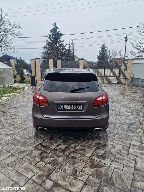 Second-hand Porsche Cayenne 245 CP (180 kW) 2013 Culoaremaro SUV