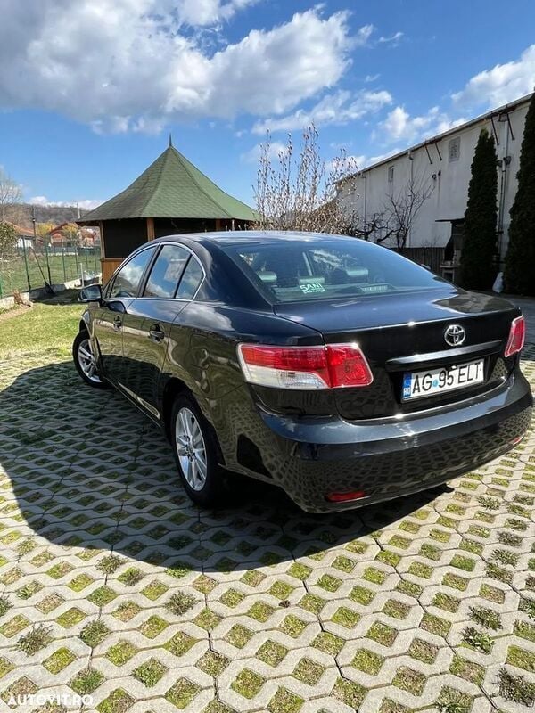 Negru Utilizat 2011 Toyota Avensis Executive Berlinǎ | 4.900 EUR (Preț OK) - Imagine 1/4
