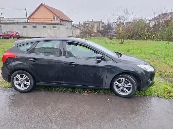 Negru Utilizat 2013 Ford Focus Hatchback | 4.500 EUR (Super Preț) - Imagine 1/4