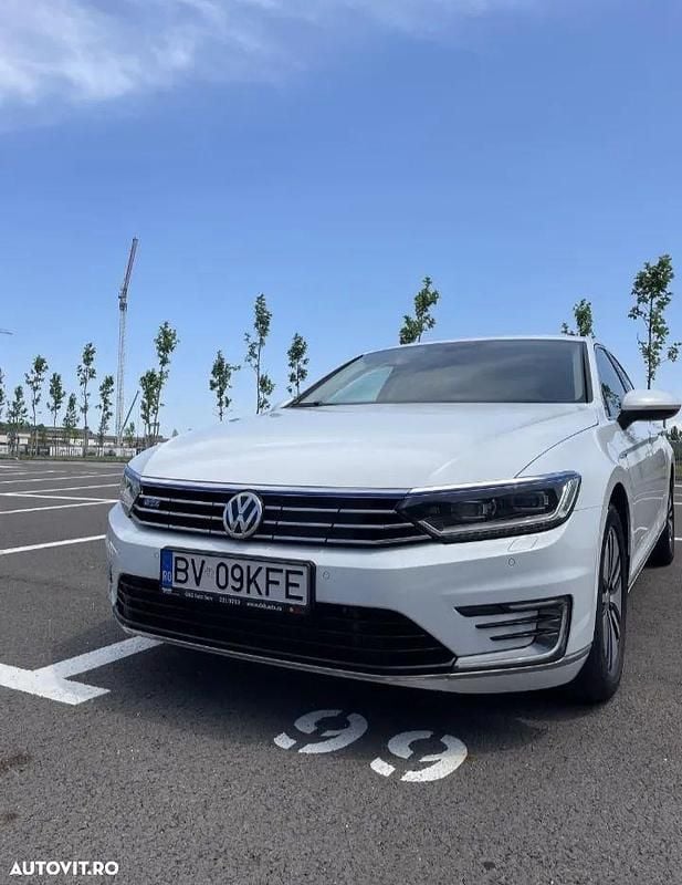 Culoarealb Utilizat 2016 VW Passat Berlinǎ | 13.500 EUR (Preț bun) - Imagine 1/4