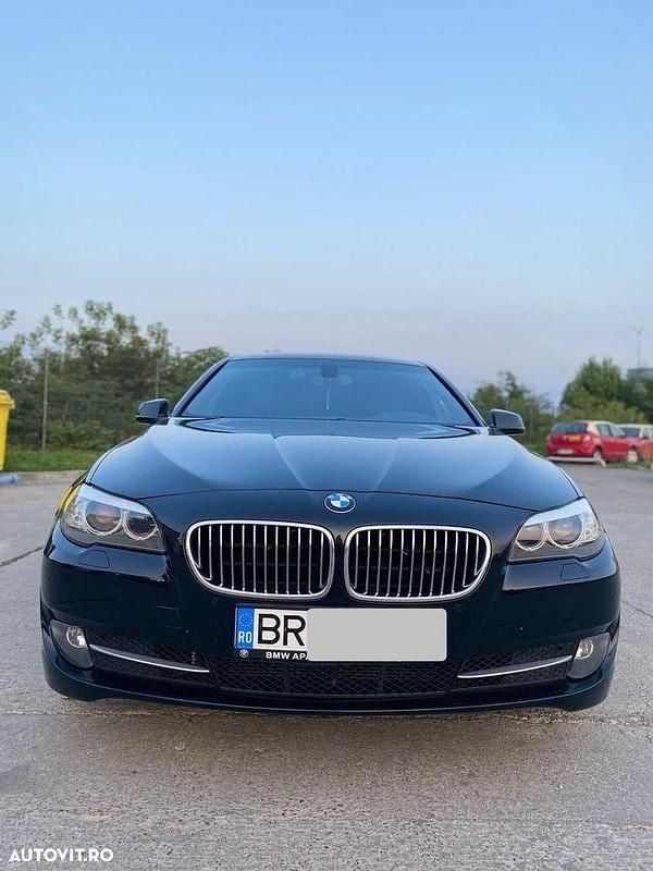 Culoarenegru Second-hand 2013 BMW 520 Berlinǎ | 8.300 EUR (Super Preț) - Imagine 1/4