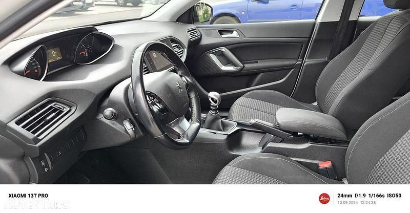 Second-hand Peugeot 308 Active 110 CP (80 kW) 2018 Culoarealb Hatchback