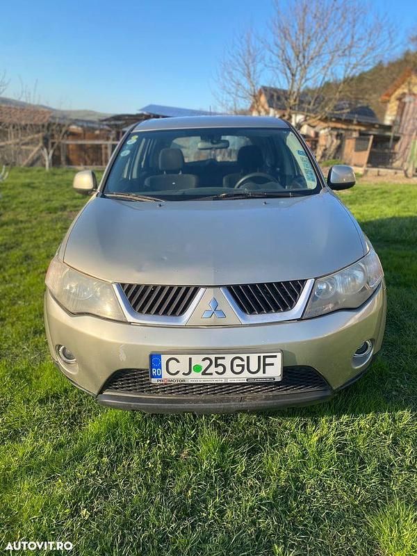 Culoarebej Utilizat 2008 Mitsubishi Outlander SUV | 2.900 EUR (Preț bun) - Imagine 1/4
