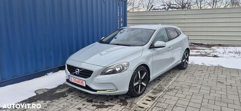 Second-hand Volvo V40 Summum 190 CP (139 kW) 2015 Culoarealte culori Hatchback