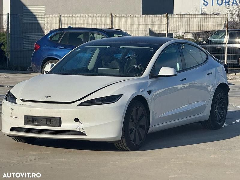 Culoarealb Utilizat 2025 Tesla Model 3 Berlinǎ | 25.500 EUR - Imagine 1/4