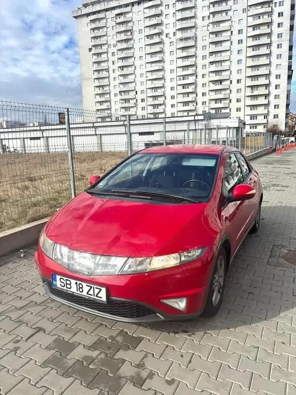 Second-hand Honda Civic Comfort 100 CP (73 kW) 2011 Culoarerosu Hatchback