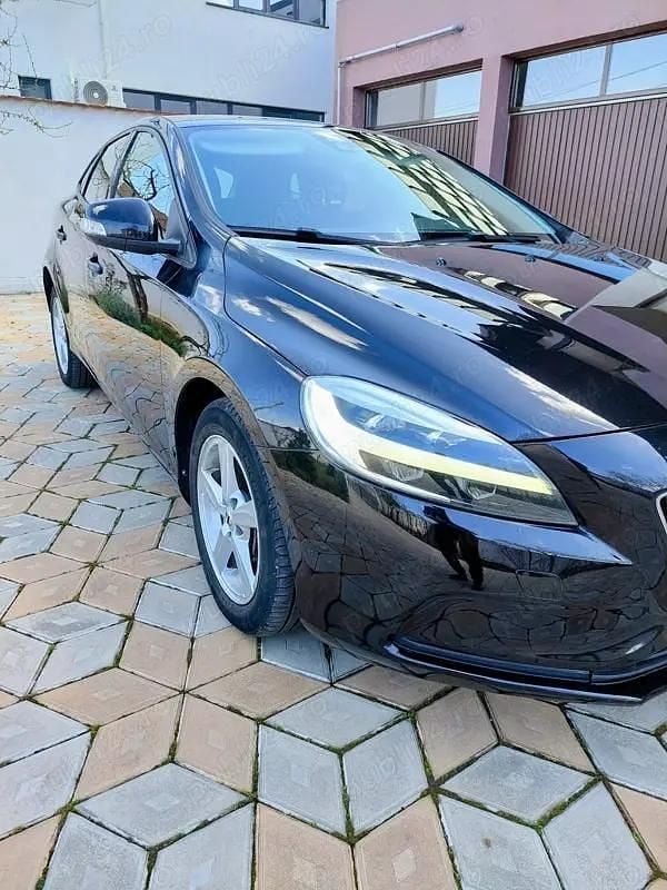 Second-hand Volvo V40 CC 88 CP (64 kW) 2018 Negru Break