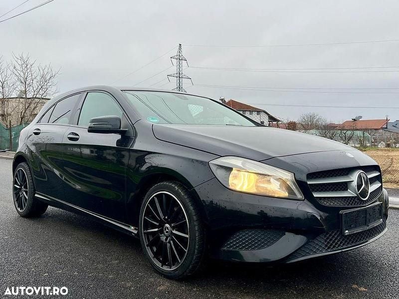 Culoarenegru Utilizat 2014 Mercedes A180 Style Hatchback | 6.900 EUR (Super Preț) - Imagine 1/4