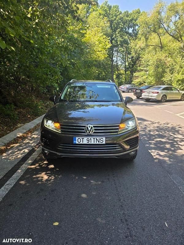 Culoaremaro Utilizat 2016 VW Touareg SUV | 18.000 EUR (Super Preț) - Imagine 1/4