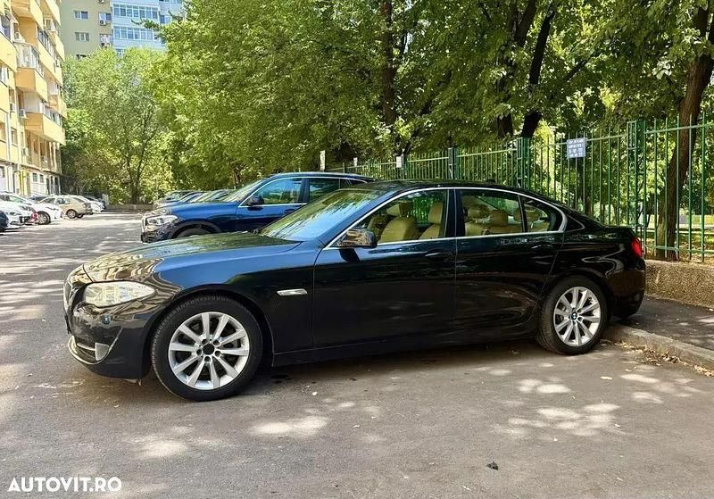 Culoarenegru Utilizat 2011 BMW 520 Sport Line Berlinǎ | 7.990 EUR (Preț bun) - Imagine 1/4