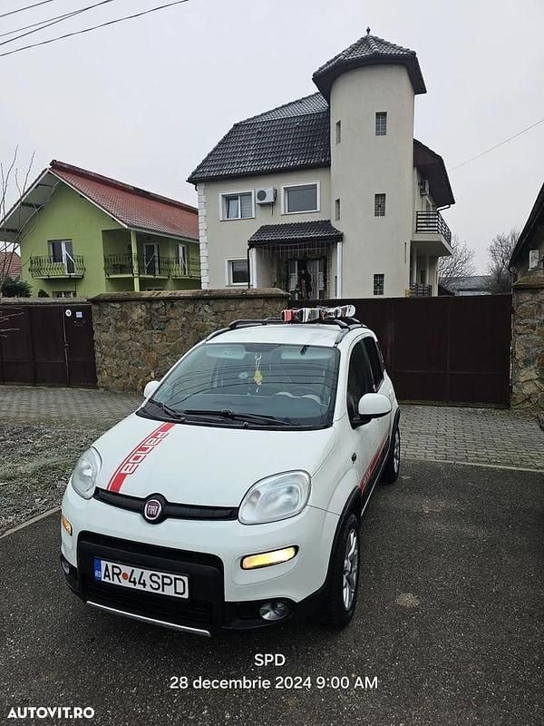 Alb Utilizat 2014 Fiat Panda 4x4 Rock Hatchback | 7.750 EUR - Imagine 1/4