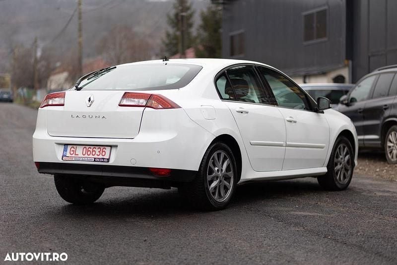 Second-hand Renault Laguna III Expression 110 CP (80 kW) 2014 Culoarealb Berlinǎ