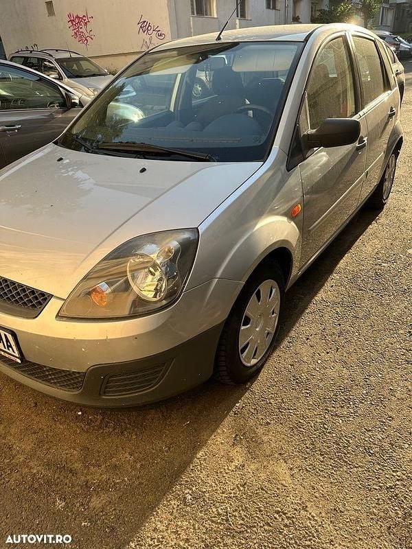 Gri Utilizat 2008 Ford Fiesta Hatchback | 1.990 EUR (Preț OK) - Imagine 1/4