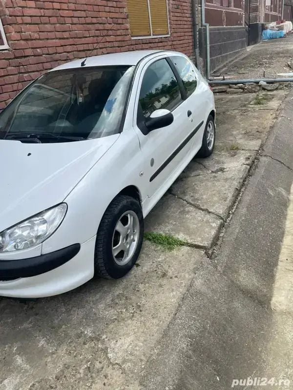 Utilizat 2008 Peugeot 206 Hatchback | 700 EUR - Imagine 1/4