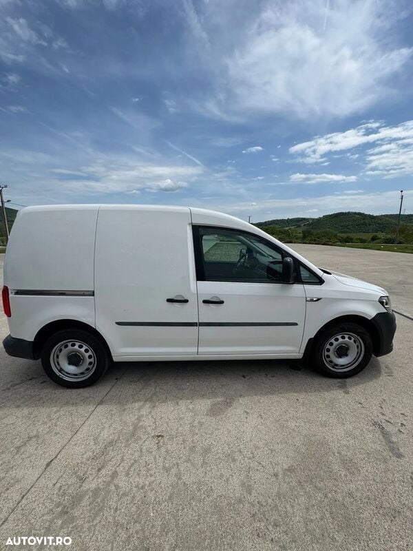 Second-hand VW Caddy 102 CP (75 kW) 2017 Alb Monovolum