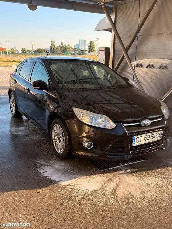 Culoarenegru Utilizat 2011 Ford Focus Ambiente Hatchback | 4.300 EUR (Preț OK) - Imagine 1/4