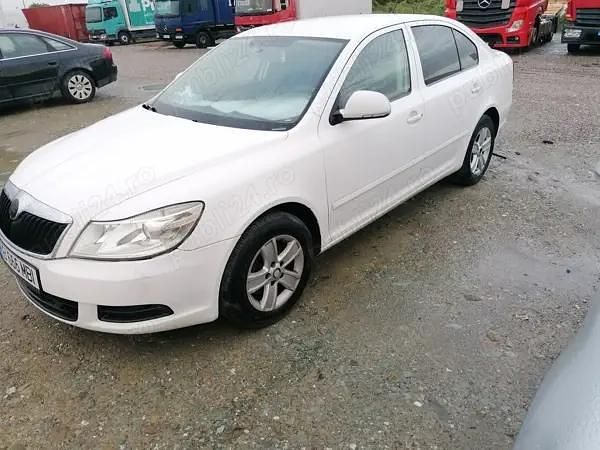 Utilizat 2012 Skoda Octavia Berlinǎ | 3.500 EUR (Super Preț) - Imagine 1/3