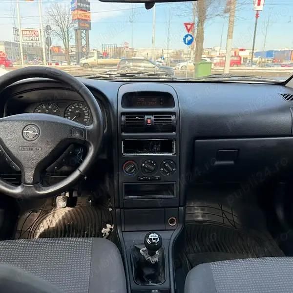 Second-hand Opel Astra 84 CP (61 kW) 2006 Berlinǎ