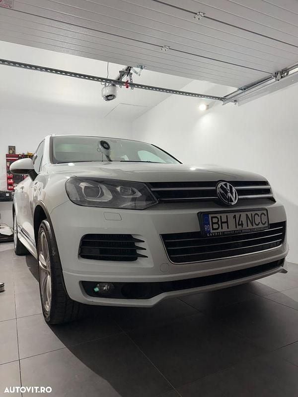 Second-hand VW Touareg Exclusive 245 CP (180 kW) 2014 Culoarealb SUV