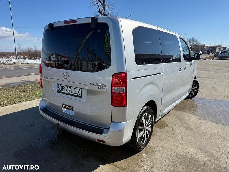 Second-hand Toyota Proace Verso Executive 150 CP (110 kW) 2018 Culoareargint Berlinǎ
