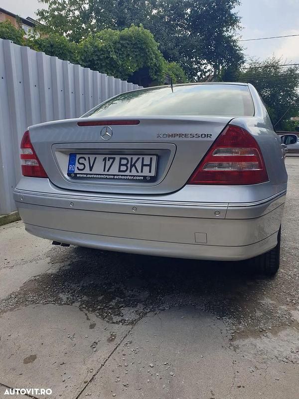Second-hand Mercedes C180 Elegance 143 CP (105 kW) 2004 Culoaregri Berlinǎ
