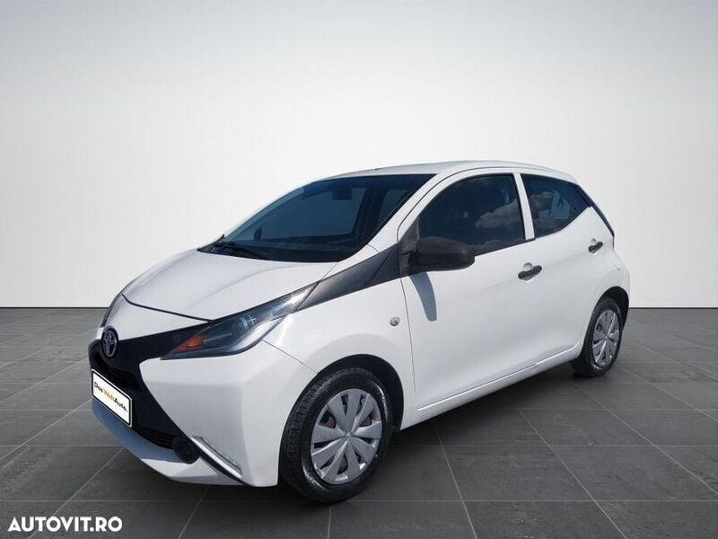Alb Utilizat 2017 Toyota Aygo X-play Hatchback | 7.250 EUR (Scump) - Imagine 1/4