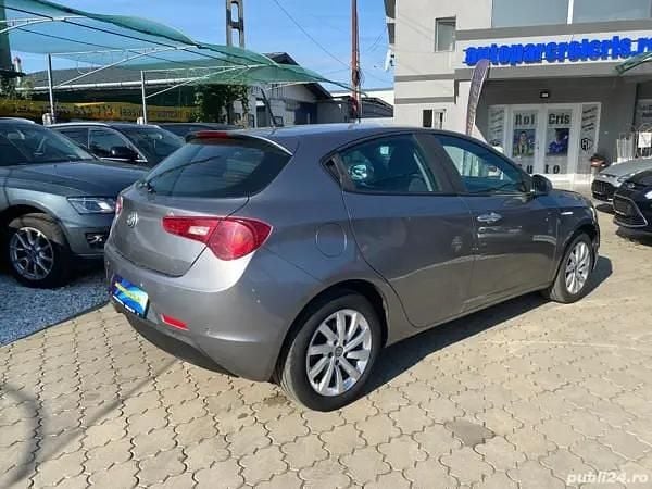 Second-hand Alfa Romeo Giulietta 120 CP (88 kW) 2016 Gri Hatchback