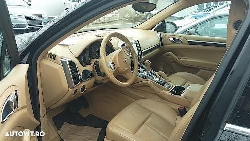 Second-hand Porsche Cayenne 240 CP (176 kW) 2011 Culoarenegru SUV
