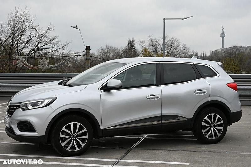 Second-hand Renault Kadjar Zen 140 CP (102 kW) 2022 Culoareargint SUV