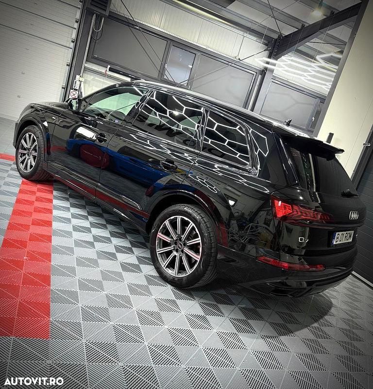 Culoarenegru Utilizat 2022 Audi Q7 S-Line SUV | 52.000 EUR (Puțin scump) - Imagine 1/4