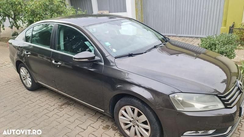 Culoaremaro Utilizat 2012 VW Passat Comfortline Berlinǎ | 7.000 EUR (Preț OK) - Imagine 1/4
