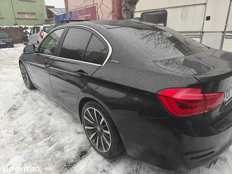 Second-hand BMW 330e Advantage 251 CP (184 kW) 2016 Culoarenegru Berlinǎ