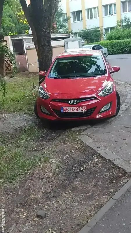 Rosu Utilizat 2013 Hyundai i30 Hatchback | 6.600 EUR (Preț OK) - Imagine 1/4