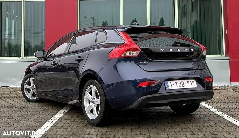 Second-hand Volvo V40 120 CP (88 kW) 2014 Culoarealbastru Hatchback