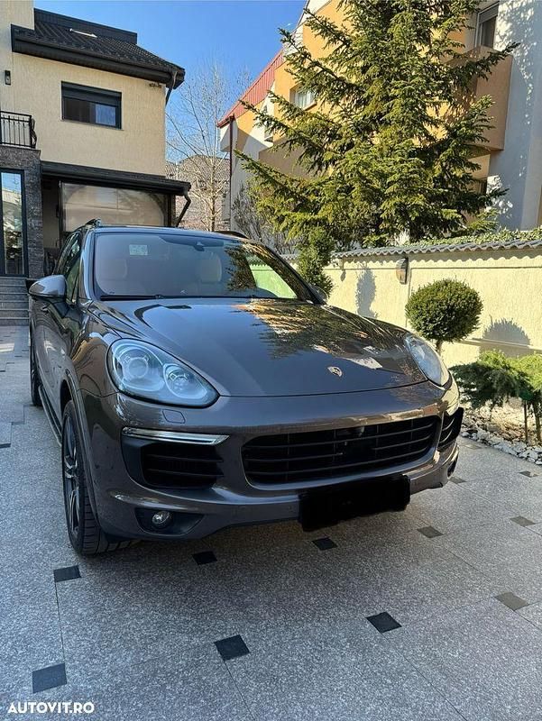 Culoaremaro Utilizat 2015 Porsche Cayenne SUV | 28.800 EUR (Preț OK) - Imagine 1/4