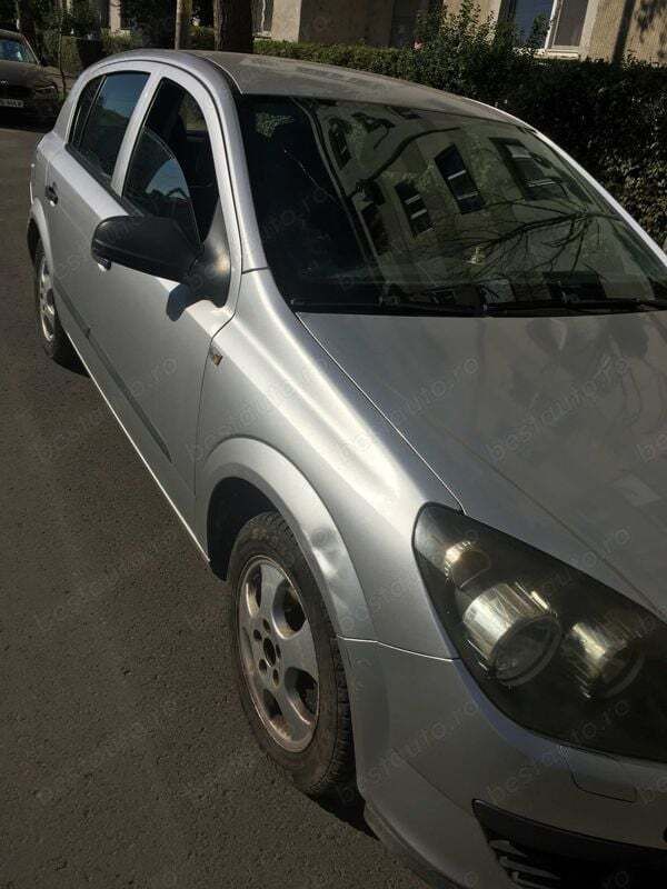 Argintiu Utilizat 2006 Opel Astra Hatchback | 800 EUR (Preț bun) - Imagine 1/4