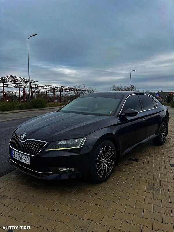 Culoarenegru Utilizat 2017 Skoda Superb Style Berlinǎ | 10.990 EUR (Preț OK) - Imagine 1/4