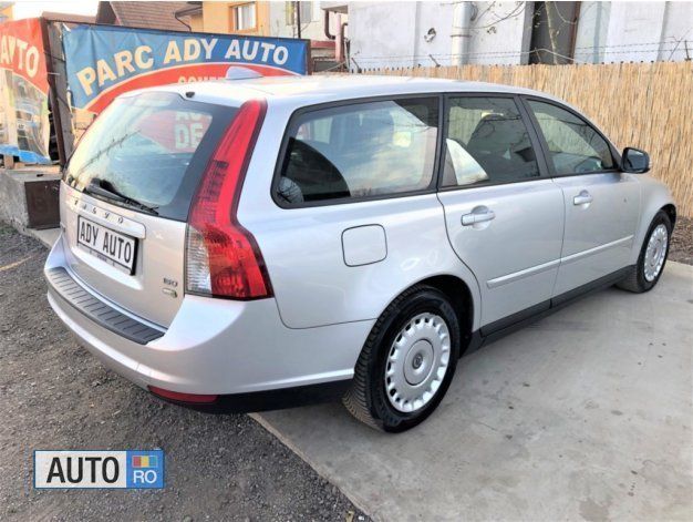 Second-hand Volvo V50 109 CP (80 kW) 2010 Gri Break