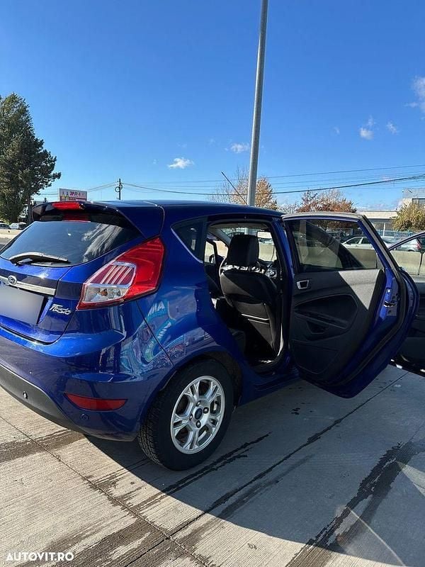 Second-hand Ford Fiesta Titanium 95 CP (69 kW) 2015 Culoarealbastru Hatchback