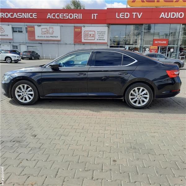 Negru Utilizat 2019 Skoda Superb Berlinǎ | 16.500 EUR (Preț OK) - Imagine 1/4