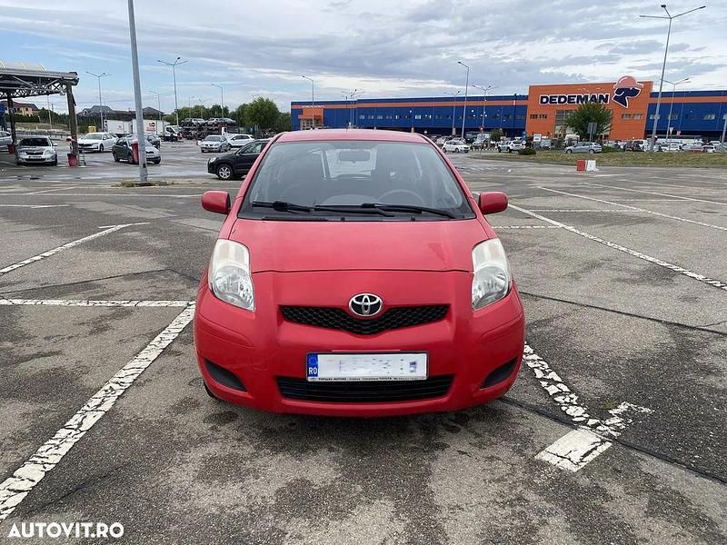 Second-hand Toyota Yaris Comfort 69 CP (50 kW) 2011 Culoarerosu Hatchback