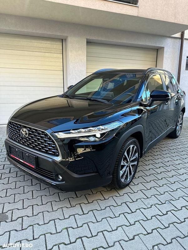 Culoarenegru Utilizat 2024 Toyota Corolla Cross Lounge SUV | 28.990 EUR - Imagine 1/4