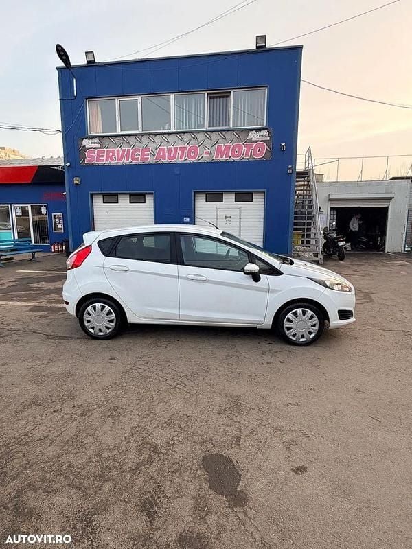 Second-hand Ford Fiesta 75 CP (55 kW) 2015 Culoarealb