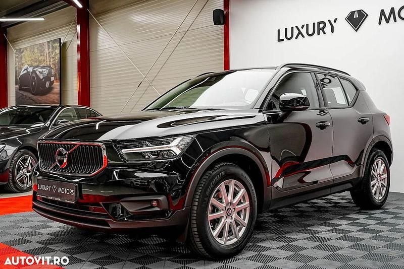 Culoarenegru Utilizat 2019 Volvo XC40 Momentum SUV | 22.500 EUR (Preț bun) - Imagine 1/4