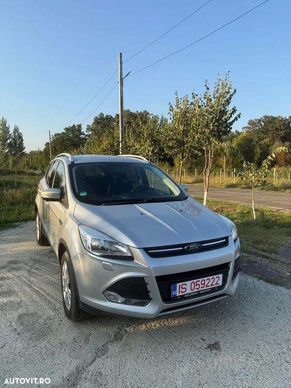 Second-hand Ford Kuga Titanium 150 CP (110 kW) 2016 Culoareargint SUV