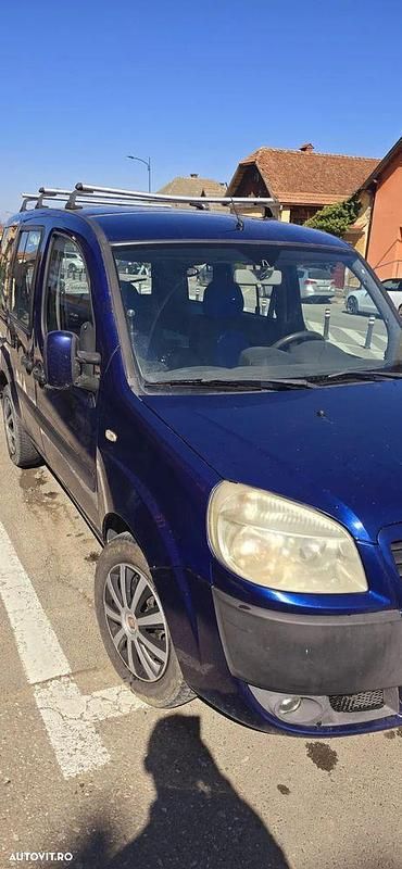Albastru Utilizat 2009 Fiat Doblò Family Monovolum | 2.290 EUR (Super Preț) - Imagine 1/4