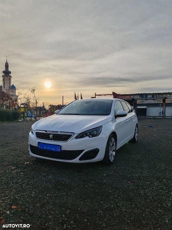 Culoarealb Utilizat 2017 Peugeot 308 Break | 8.300 EUR (Preț bun) - Imagine 1/4